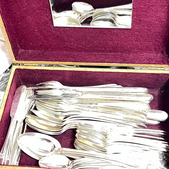 WM ROGERS IS Flatware - Picture 3 of 15